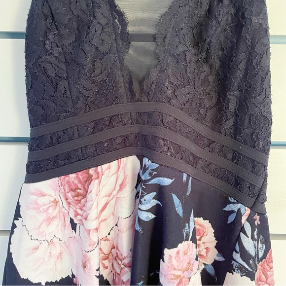 Small navy backless floral mini dress - Picture 7 of 7